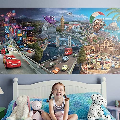 Arabalar 2: Duvar Resmi-Resmi Lisanslı Disney / Pixar Çıkarılabilir Duvar Grafiği